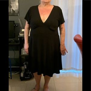Short sleeve black dress